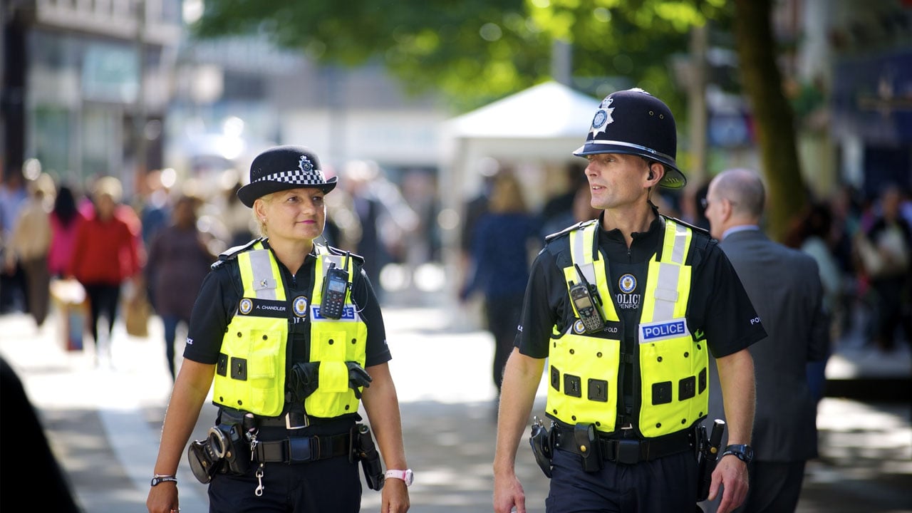 যুক্তরাজ্যে ভুলে ১২ বন্দির মুক্তি