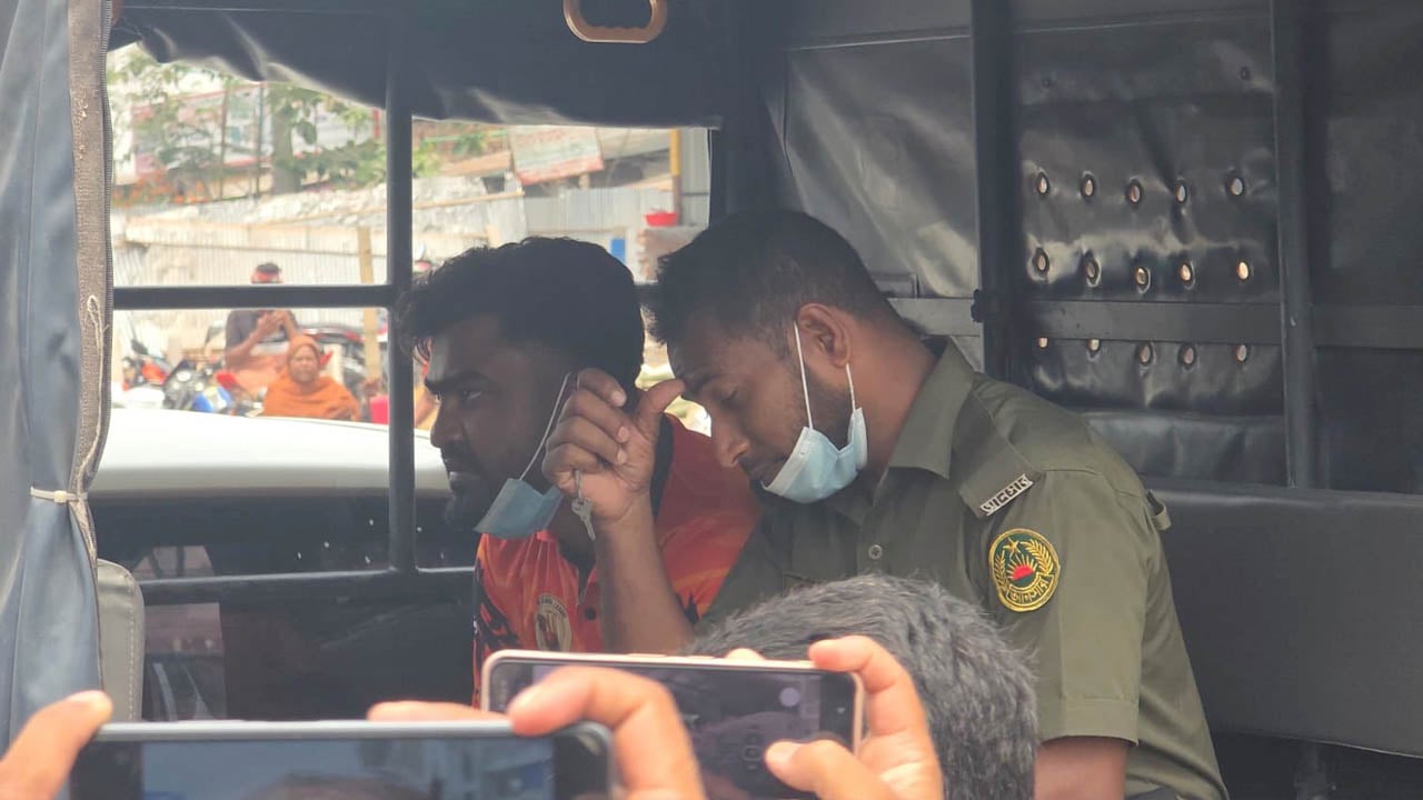 তেল নিতে গিয়ে ছাত্রদল নেতার তাণ্ডব, সাজা ঘোষণার পর রহস্যজনক মুক্তি