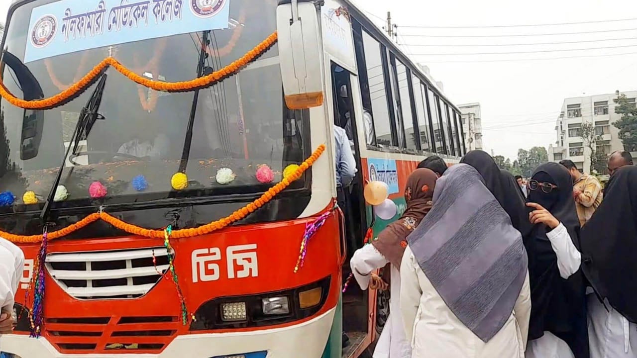নীলফামারী মেডিকেল কলেজ হাসপাতালে বিআরটিসি বাস চালু, স্বস্তি শিক্ষার্থীদের