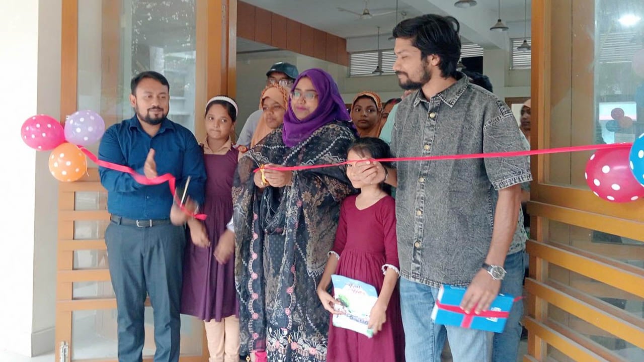 পত্নীতলায় ভ্রাম্যমাণ বই মেলা ও সাংস্কৃতিক উৎসবের উদ্বোধন