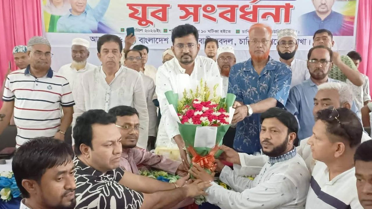 দলীয় ব্যানারে বহিষ্কৃত নেতাকে যুবদল নেতার সংবর্ধনা