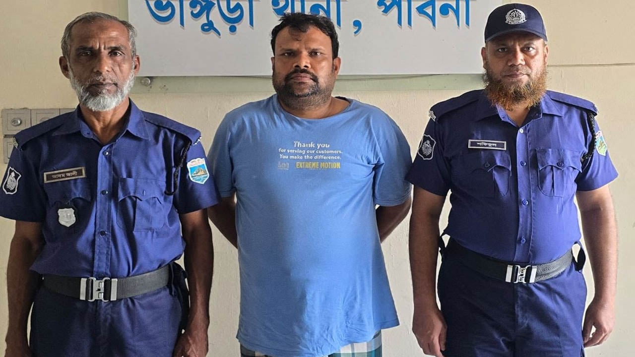 রাষ্ট্রদ্রোহ মামলায় ভাঙ্গুড়ায় স্বেচ্ছাসেবক লীগ নেতা গ্রেপ্তার