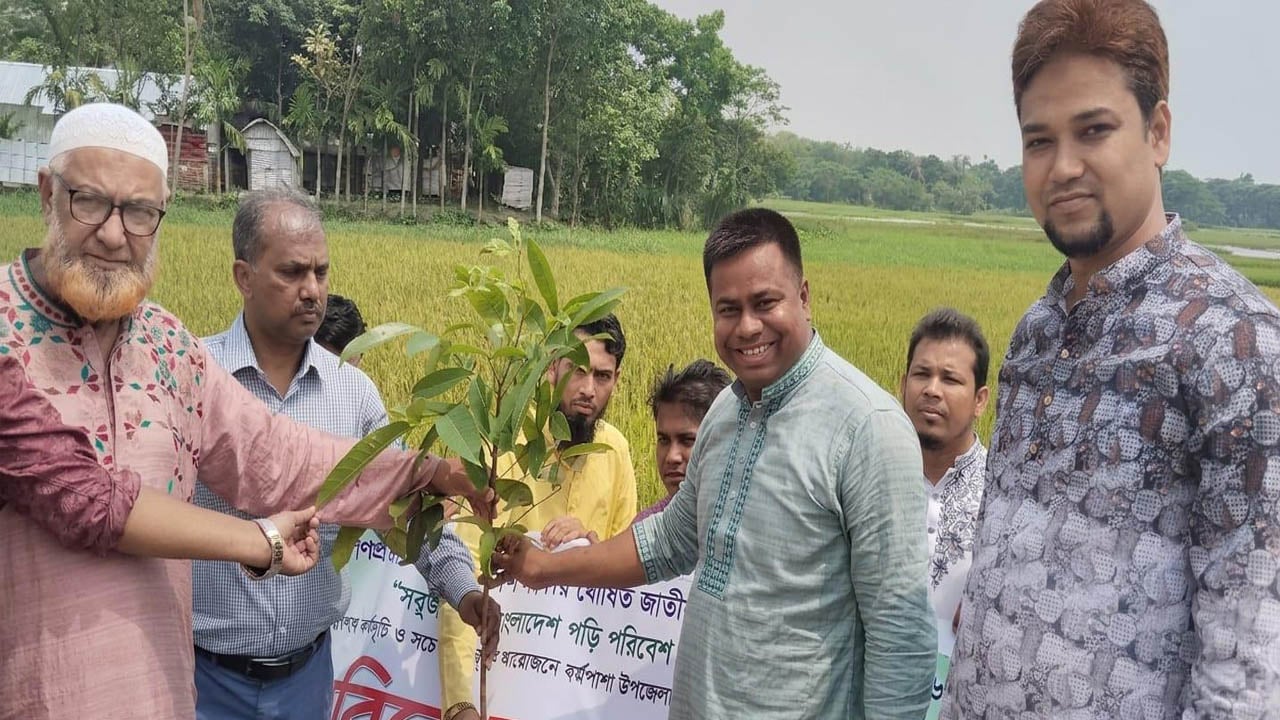 ধর্মপাশায় প্রবাসী কল্যাণ সমিতির উদ্যোগে ৩০০ বৃক্ষরোপণ