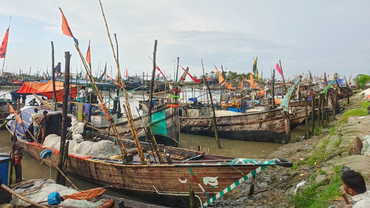 চরফ্যাশনে নিষেধাজ্ঞা শেষে নদীতে নামছেন উপকূলের জেলেরা