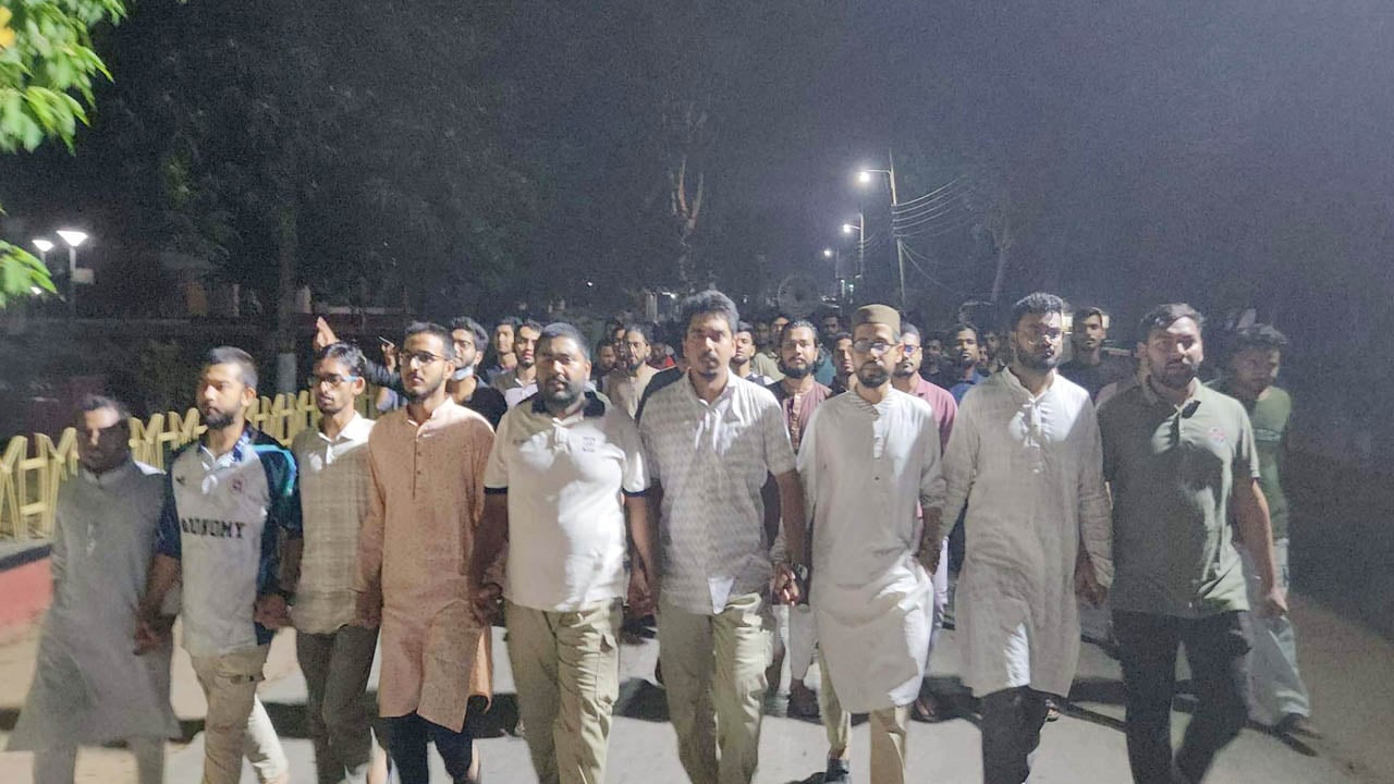 সাংবাদিক ও ডাকসু নেতৃবৃন্দের ওপর হামলার প্রতিবাদে রাকসুর বিক্ষোভ