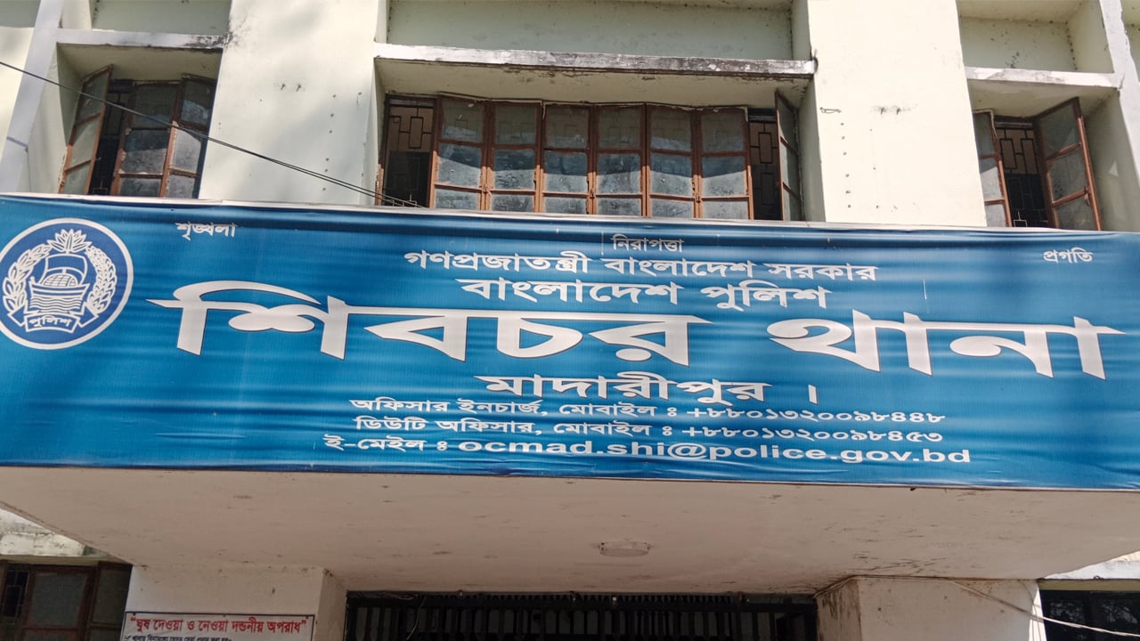 মহাসড়কের পাশ থেকে অজ্ঞাত যুবকের লাশ উদ্ধার