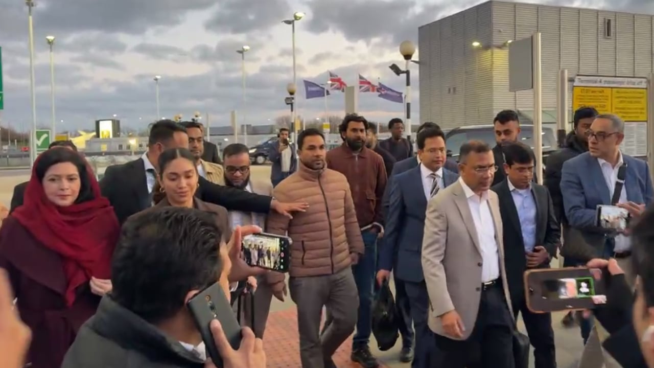 সপরিবারে হিথ্রো বিমানবন্দরে পৌঁছেছেন তারেক রহমান