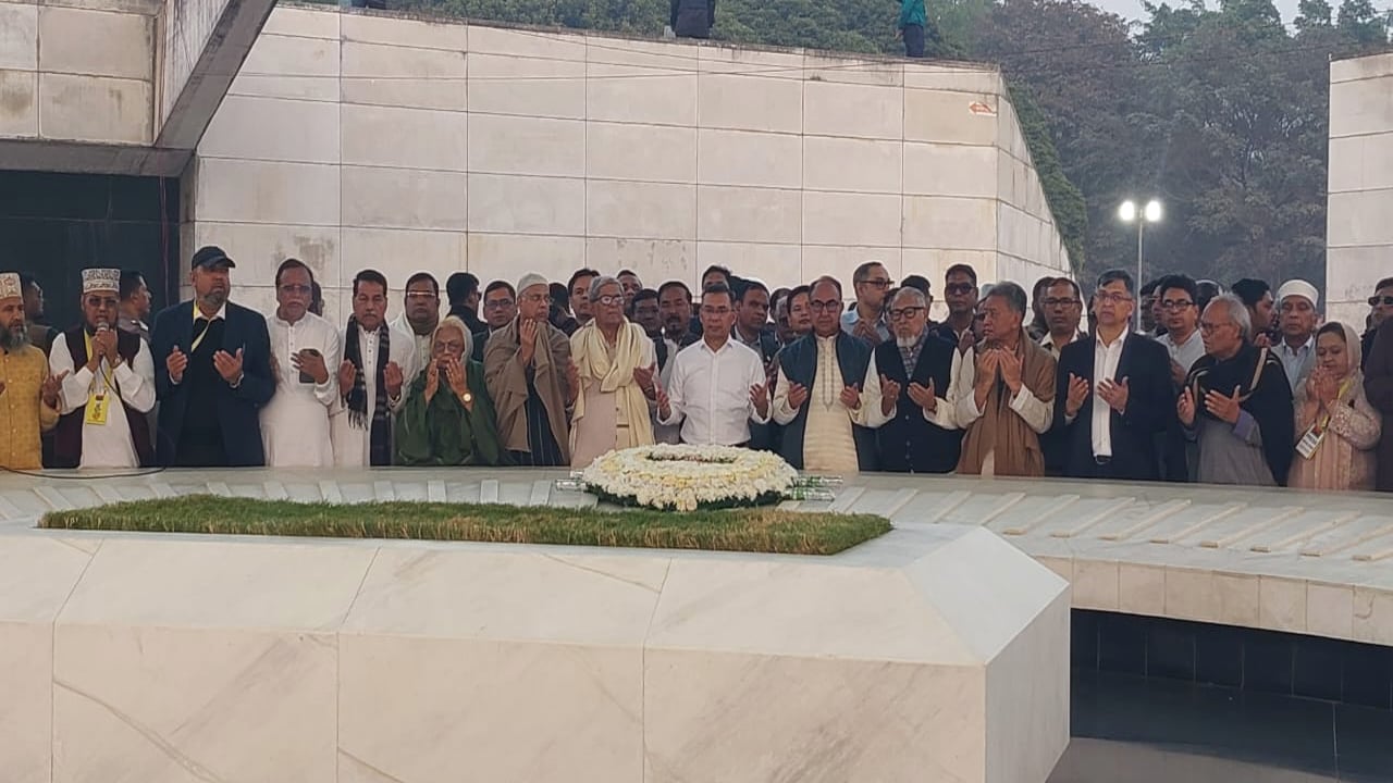 শহীদ জিয়ার কবর জিয়ারত করলেন তারেক রহমান