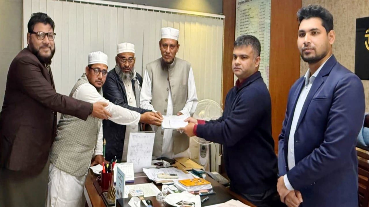 কক্সবাজার-৪ আসনে জামায়াত প্রার্থী আনোয়ারীর মনোনয়নপত্র সংগ্রহ