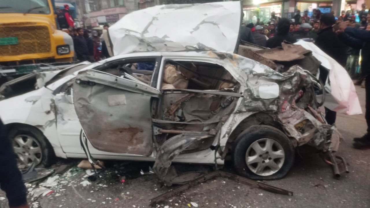 ঢাকা-টাঙ্গাইল মহাসড়কে গাড়ি দুর্ঘটনায় মা ও শিশুকন্যার মৃত্যু