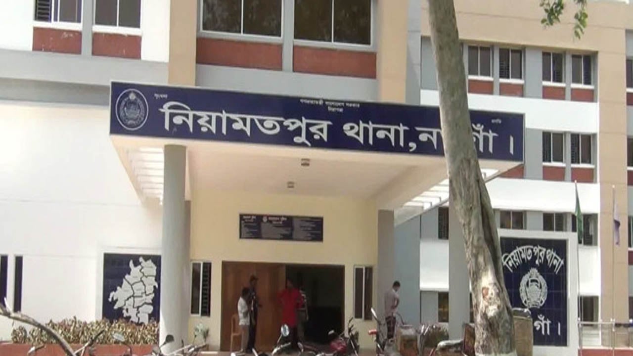 নিয়ামতপুরে পৃথক স্থানে বজ্রপাতে দুই শ্রমিকের মৃত্যু