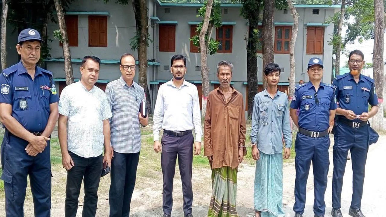 মাদক সেবন ও বহনের দায়ে বাবা-ছেলের এক মাসের কারাদণ্ড