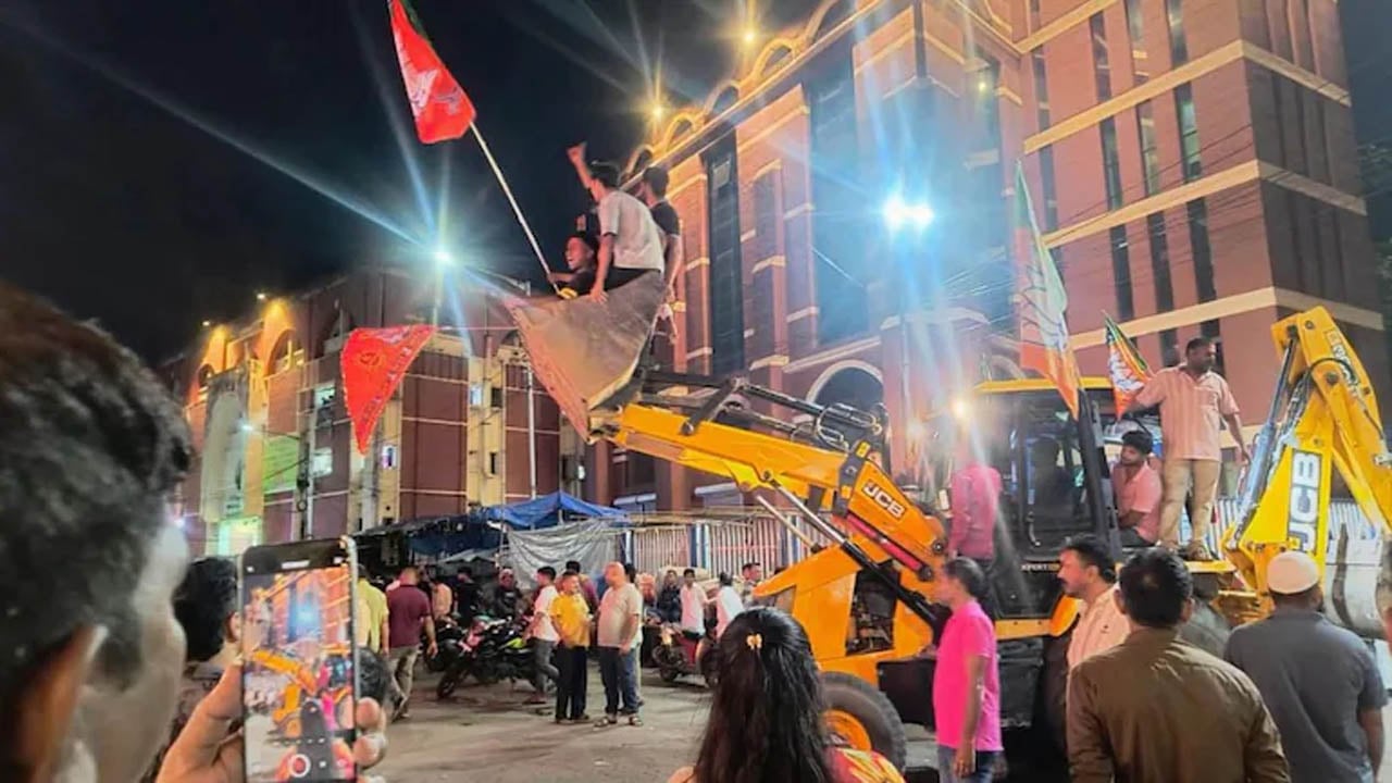 গেরুয়া বুলডোজারে ত্রাসের রাজত্ব পশ্চিমবঙ্গে