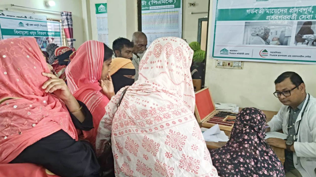 বিনামূল্যে চিকিৎসা ক্যাম্পে সেবা পেলেন ৪ শতাধিক রোগী