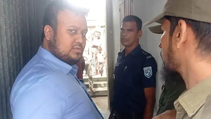 বদলির প্রজ্ঞাপনের পর সাংবাদিকের বাড়িতে তল্লাশি, মেলেনি মাদক