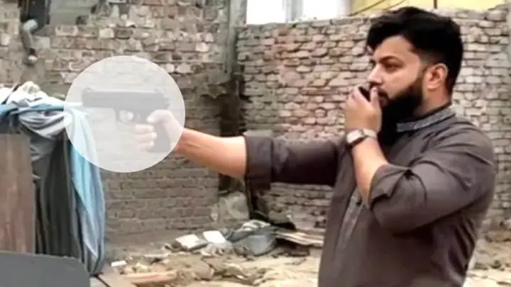 ইশরাককে পদত্যাগের নির্দেশ, তিনি বললেন ‘গুজব’