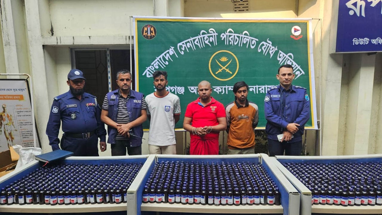 যৌথ বাহিনীর অভিযানে বিপুল পরিমাণ মাদকদ্রব্যসহ আটক ৩