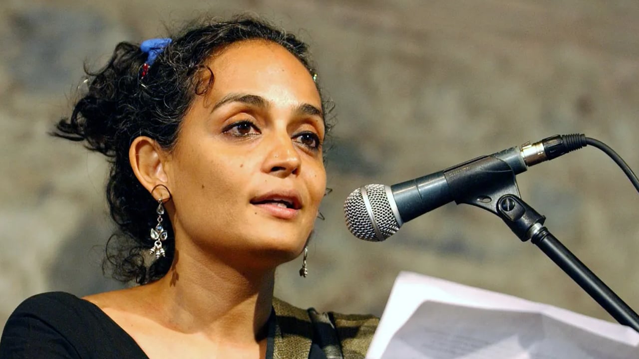 বার্লিন চলচ্চিত্র উৎসবের আমন্ত্রণ প্রত্যাখ্যান অরুন্ধতীর