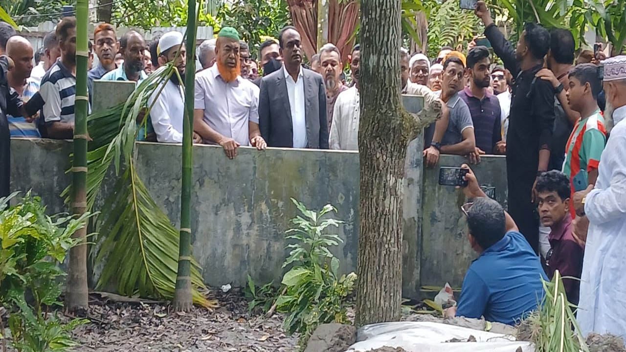 নিহত সাংবাদিকের পরিবারকে জেলা বিএনপি নেতার সহায়তা