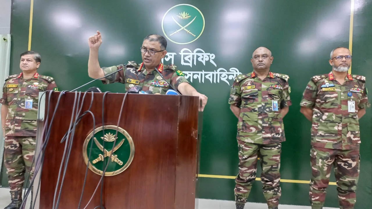 ওয়ারেন্টভুক্ত সেনা কর্মকর্তাদের মধ্যে ১৫ জন হেফাজতে
