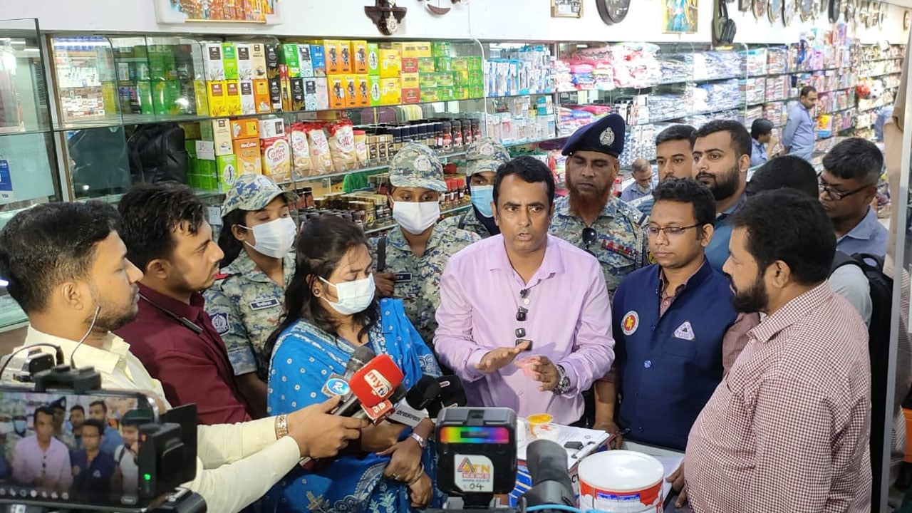 বসুন্ধরা সিটিতে বিএসটিআইর অভিযান, দুই প্রতিষ্ঠানকে ৬ লাখ টাকা জরিমানা
