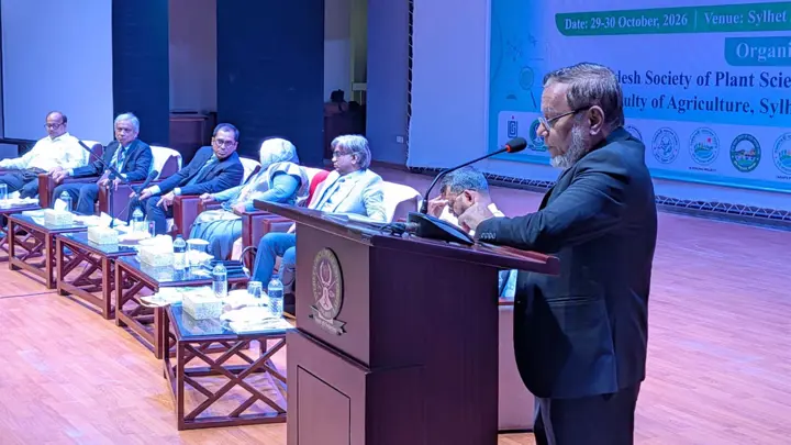 সোরিয়াসিস ছোঁয়াচে রোগ নয়, চিকিৎসার মাধ্যমে নিয়ন্ত্রণে রাখা সম্ভব