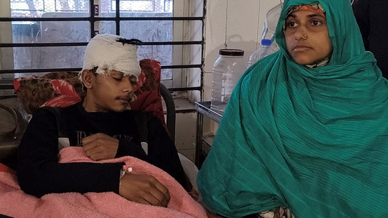 জমি সংক্রান্ত বিরোধে কিশোরকে কুপিয়ে জখম