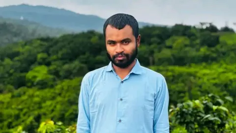 চাকসুর মেয়াদ শেষের ১৭ দিন আগে শপথ নিলেন আকাশ দাশ