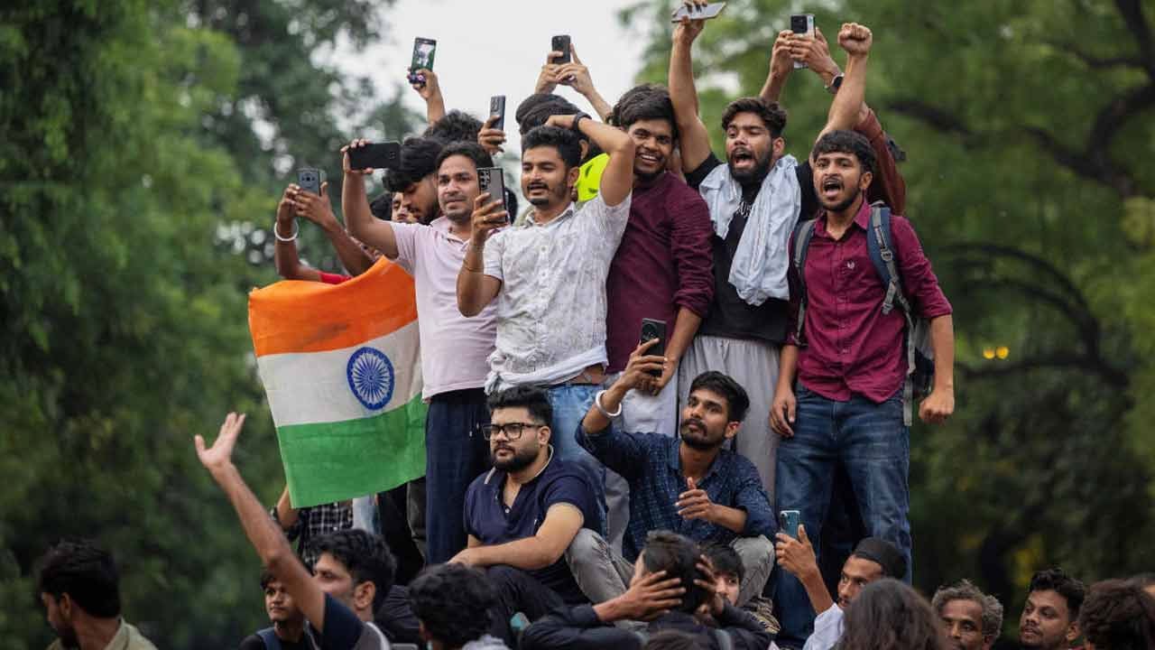 ছাত্র আন্দোলন প্রশমিত করা চেষ্টা, এফআইআর বাতিলে তৎপর মোদি সরকার