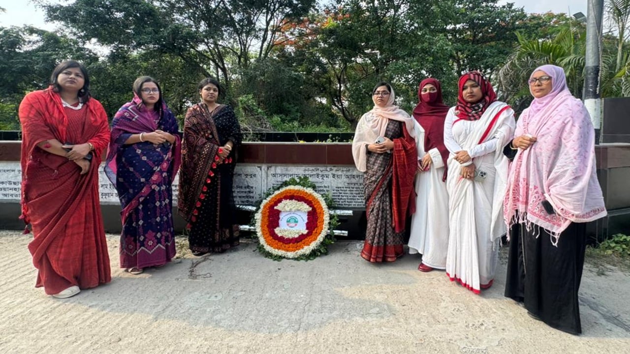 জুলাই শহীদ ও মুক্তিযোদ্ধাদের প্রতি এনসিপির নুসরাত-মিতুর শ্রদ্ধা
