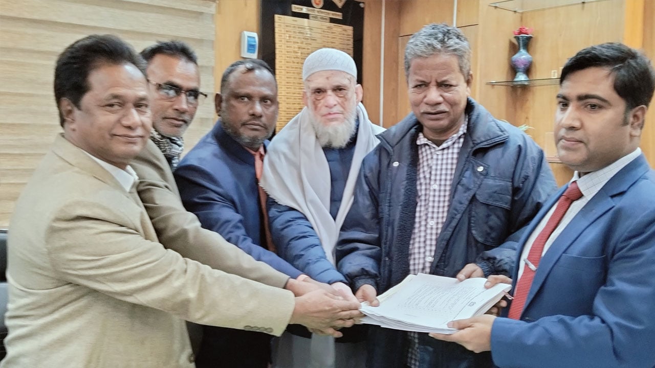 গাইবান্ধা-৫ আসনে বিএনপি প্রার্থী ফারুক আলমের মনোনয়নপত্র দাখিল