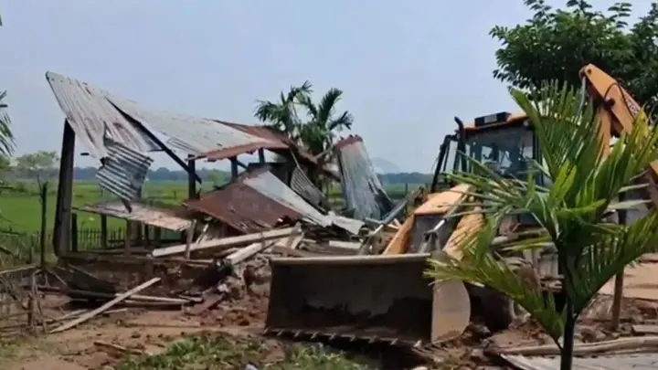 ভারতে মুসলিম এলাকায় গুড়িয়ে দেওয়া হলো ৭০ বাড়ি