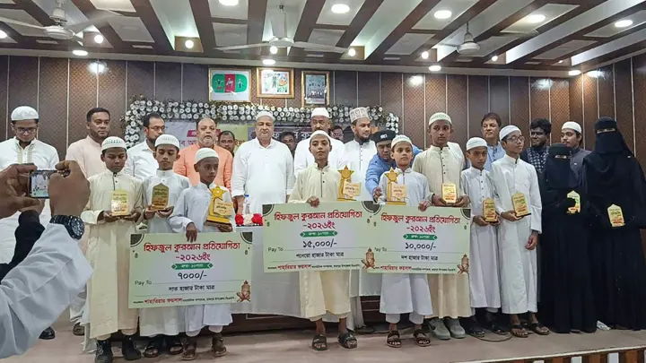বিএনপি নেতার আয়োজনে হিফজুল কোরআন প্রতিযোগিতা, বিজয়ীদের পুরস্কার বিতরণ
