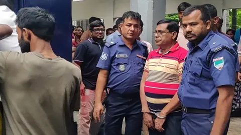 ভারতে যাওয়ার চেষ্টাকালে সীমান্তে আ.লীগ নেতা গ্রেপ্তার
