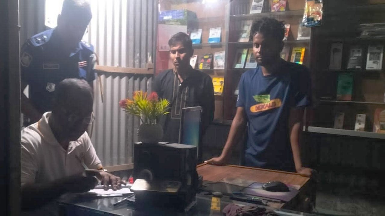 বেশি দামে জ্বালানি তেল বিক্রি, দোকানিকে জরিমানা ও তেল জব্দ