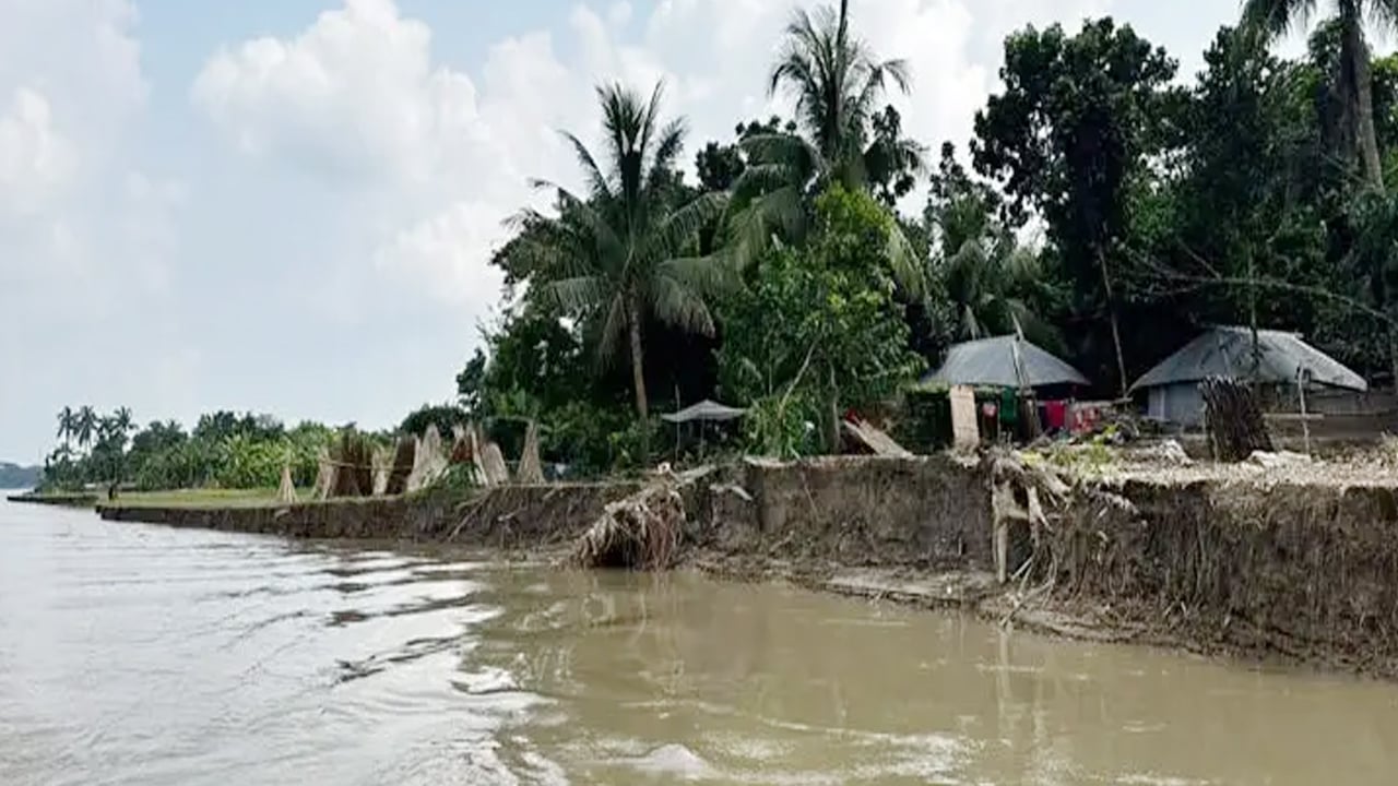 মধুখালীতে দুই নদীভাঙনে ভিটামাটি ছাড়া পাঁচ শতাধিক পরিবার