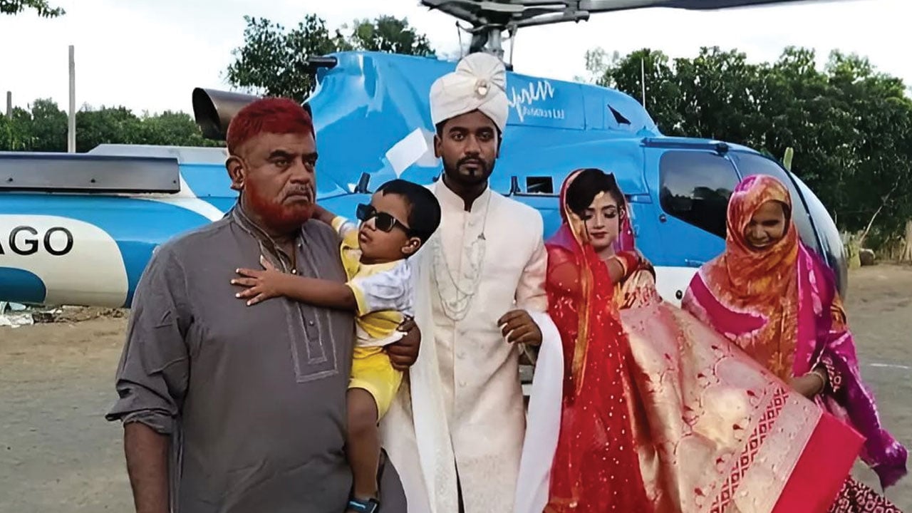 কথা রাখলেন বাবা, প্রেম না করায় হেলিকপ্টারে করে ছেলের বউ আনলেন