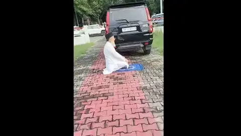 ভারতে পার্কিংয়ে নামাজ পড়ায় মুসলিম রাজনৈতিক নেতার বিরুদ্ধে মামলা
