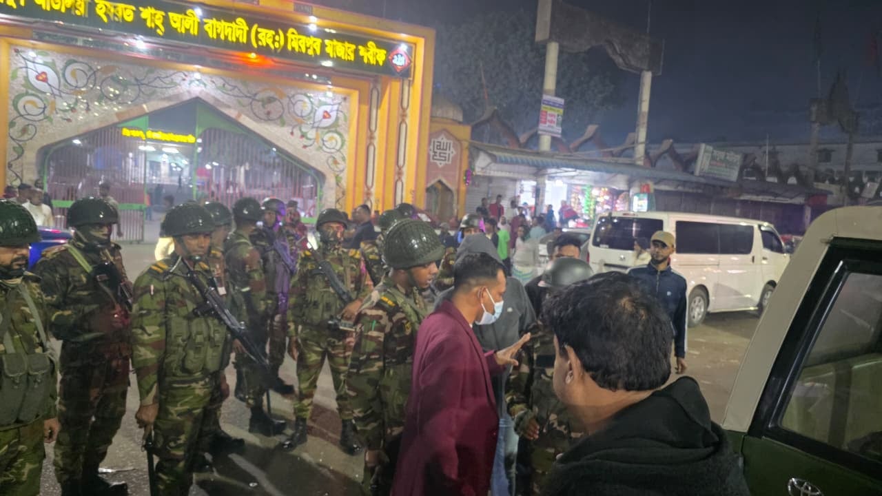 রাজধানীতে ম্যাজিস্ট্রেটদের সাঁড়াশি অভিযান, ১৩৪ সন্ত্রাসী ও মাদকাসক্ত গ্রেপ্তার