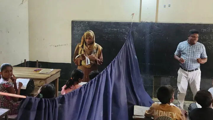 দৌলতপুরে প্রাথমিক শিক্ষার বেহাল দশা, অর্ধশতাধিক স্কুল ভবন ঝুঁকিপূর্ণ 