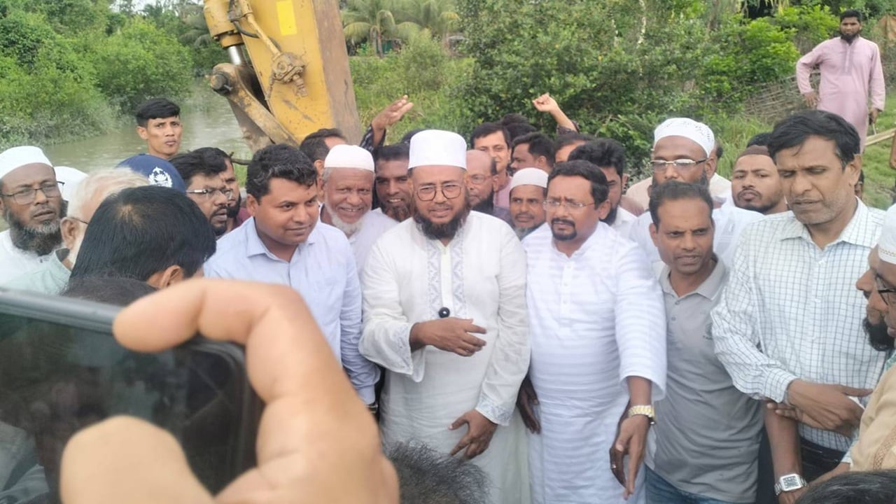 বাঁশখালীতে খাল খনন উদ্বোধন করলেন জামায়াত এমপি
