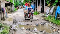 তারাগঞ্জে ৭ কিলোমিটার সড়কের বেহাল দশা, দুর্ভোগে হাজারো মানুষ