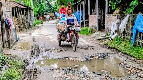 তারাগঞ্জে ৭ কিলোমিটার সড়কের বেহাল দশা, দুর্ভোগে হাজারো মানুষ
