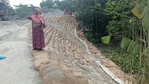 শ্রীমন্ত নদীর ওপর সেতুর গাইড ওয়ালে ধস