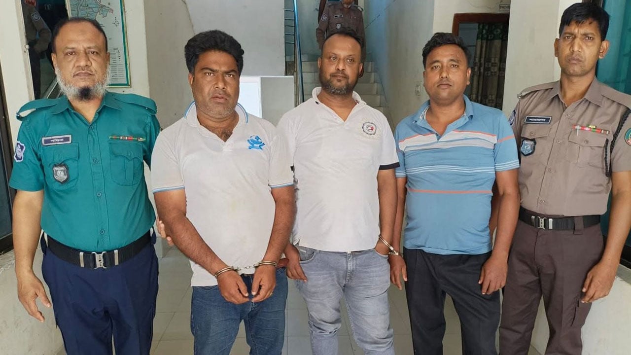 প্রাথমিক বিদ্যালয়ে মাদক সেবনের আড্ডা, আটক ৩