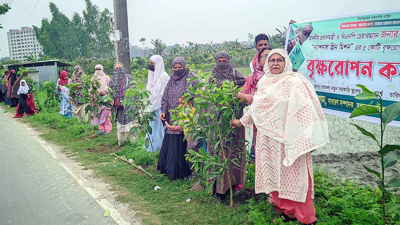 সবুজ রংপুর গড়তে ১০ হাজার বৃক্ষরোপণ কর্মসূচি শুরু