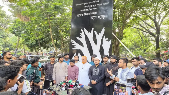 গণরুম-গেস্টরুম নিপীড়নের স্মৃতি ধরে রাখতে ডাকসুতে ‘আর্তনাদ’ স্মৃতিস্তম্ভ উদ্বোধন