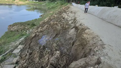 সাতকানিয়ায় সাঙ্গুর ভাঙনে ঝুঁকিতে বেড়িবাঁধ
