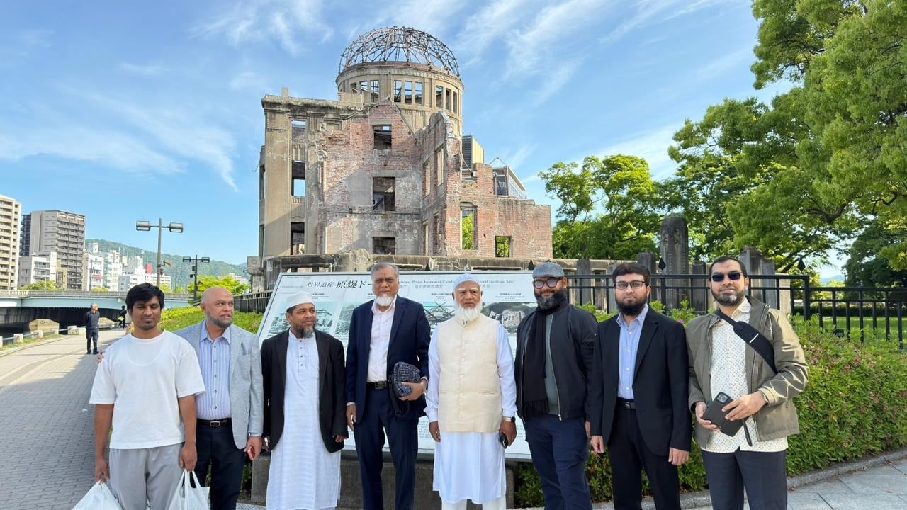 হিরোশিমার পিস পার্ক ও মিউজিয়াম পরিদর্শনে বিরোধীদলীয় নেতা
