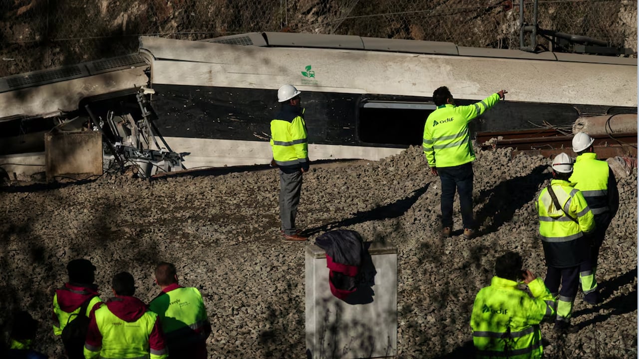 স্পেনে একের পর এক ট্রেন দুর্ঘটনা, দেশজুড়ে ট্রেন চালকদের ধর্মঘটের ডাক